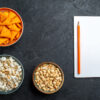 Snacks und Knabbereien fuer den Filmabend liefern lassen - AWESGO Tirol
