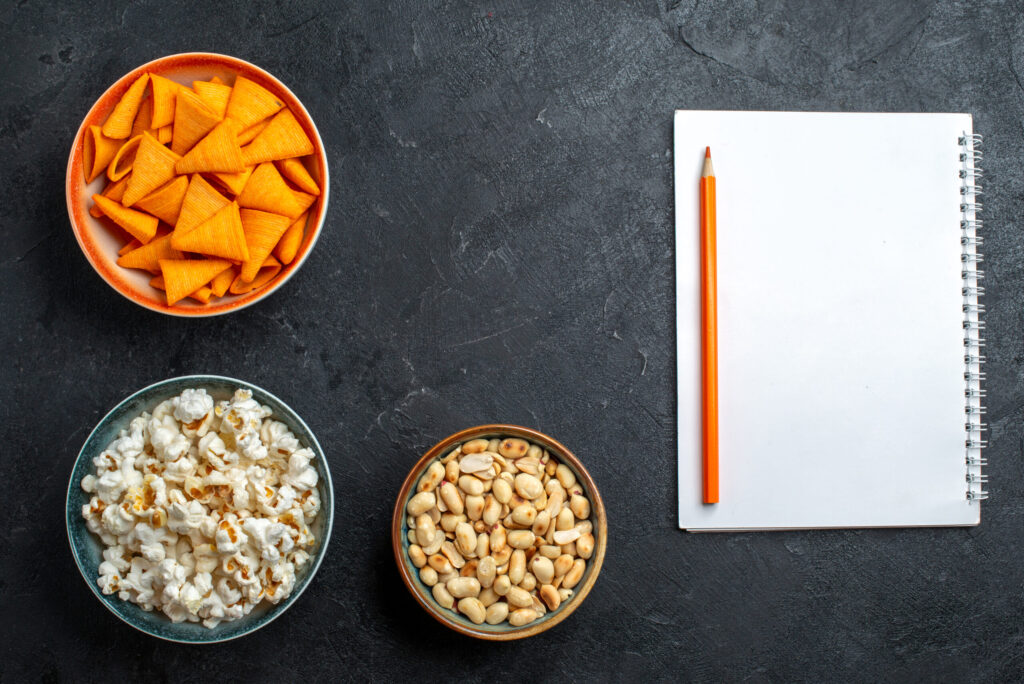 Snacks und Knabbereien fuer den Filmabend liefern lassen - AWESGO Tirol